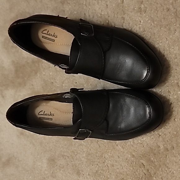 Clarks Black Heel Booties Size 8M - Picture 3 of 8